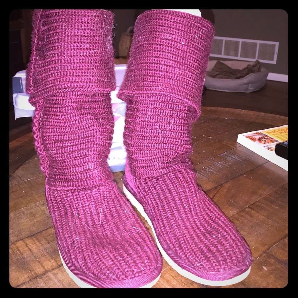 Maroon courdory Uggs